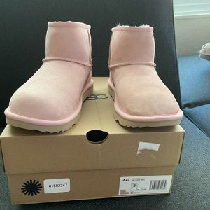 New kids size 5 pink classic mini ll